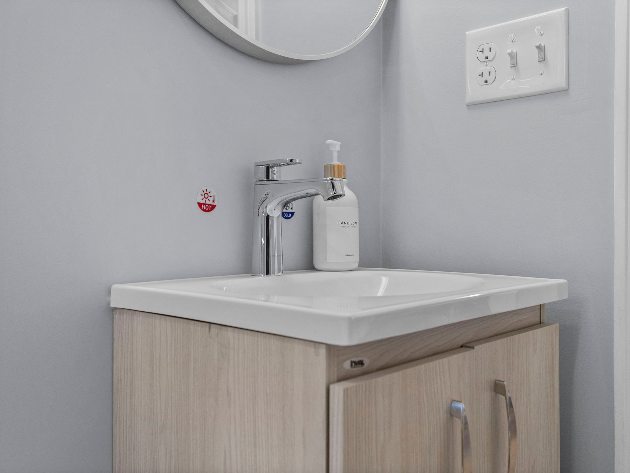 Building Photo - 168 School St