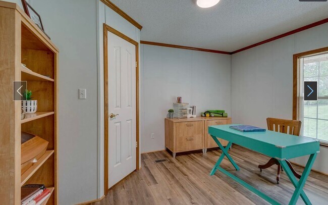 Building Photo - Fairview - 3 bedroom 2 baths - Private living