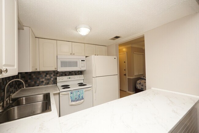 Building Photo - 308 Miracle Strip Pkwy