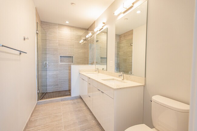 Building Photo - 4747 N Ashland Ave