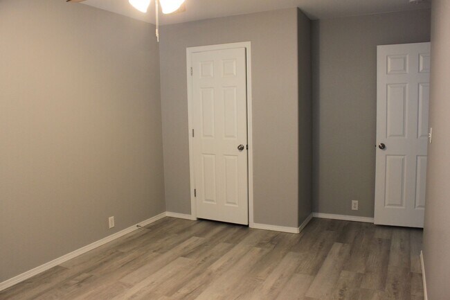 Building Photo - 7479 Countryside Grove
