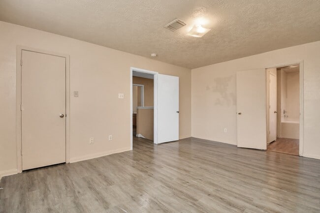 Building Photo - 8914 Pecan Pl Dr