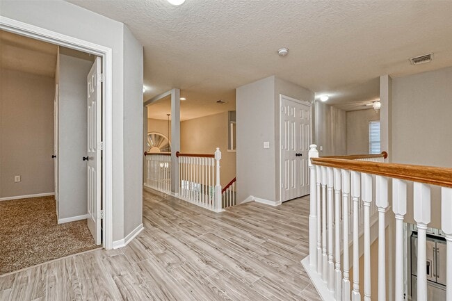 Building Photo - 11011 Sprucedale Ct