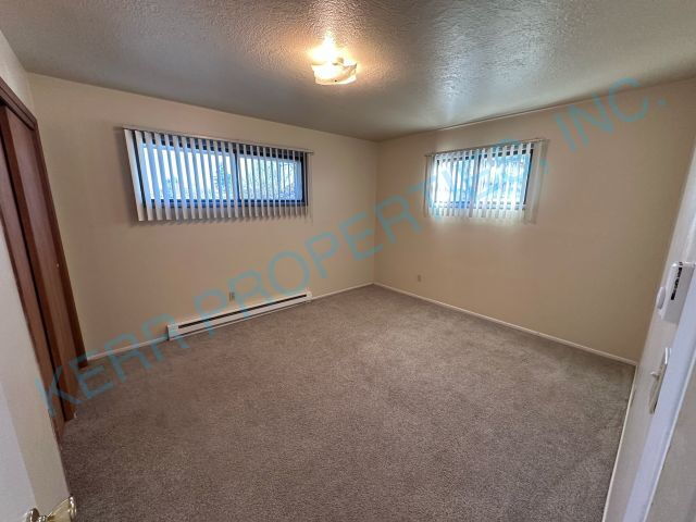 Building Photo - Charming 2-Bedroom Multiplex in the Heart of Portland - A Must-See!