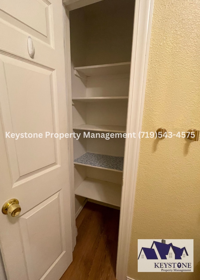 Building Photo - Horse Property with Corrals/Stables - Home...