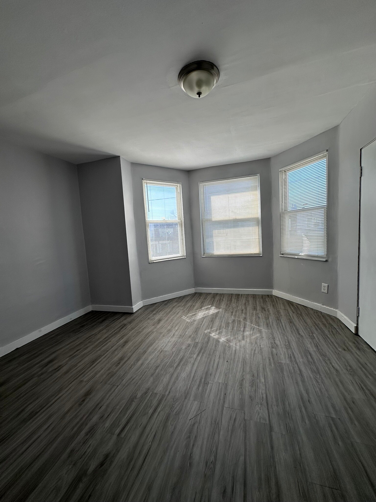 Building Photo - 2647 S 68th St