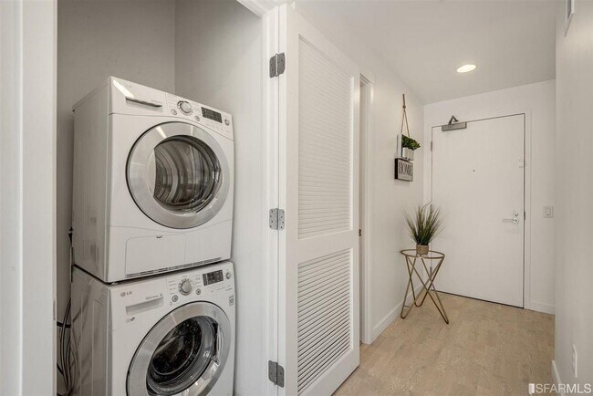 Building Photo - 45 Bartlett St