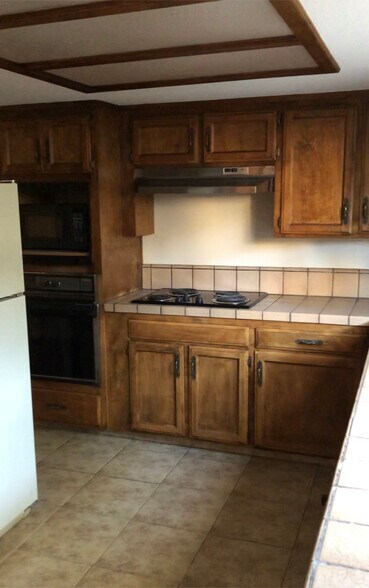 Kitchen - 4732 E Alamos Ave