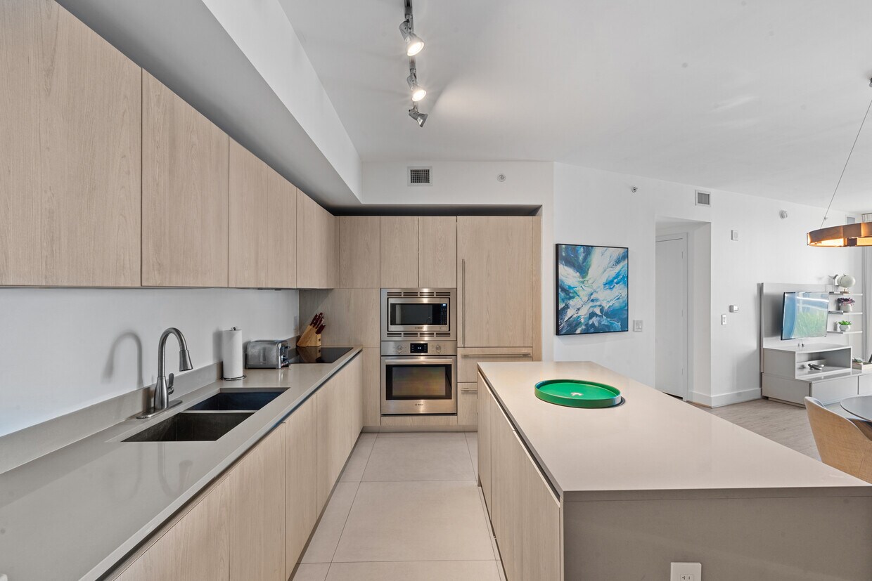 Building Photo - 4111 S Ocean Dr