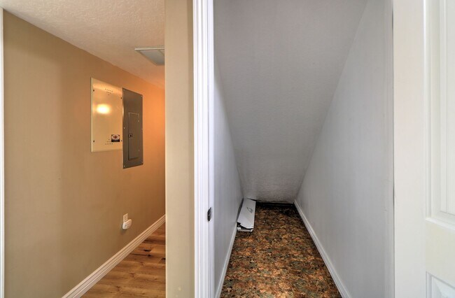 Building Photo - 5 Bedroom 3.5 Bathroom -Traverse Mountain Pet Friendly Home.