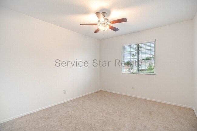 Building Photo - 6409 E Grandview Dr