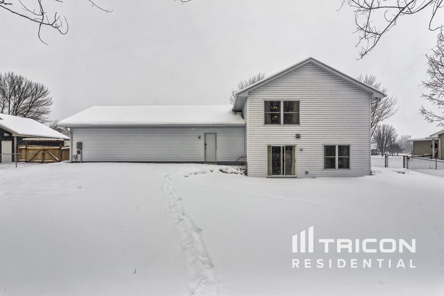 Building Photo - 3649 Kahler Dr NE