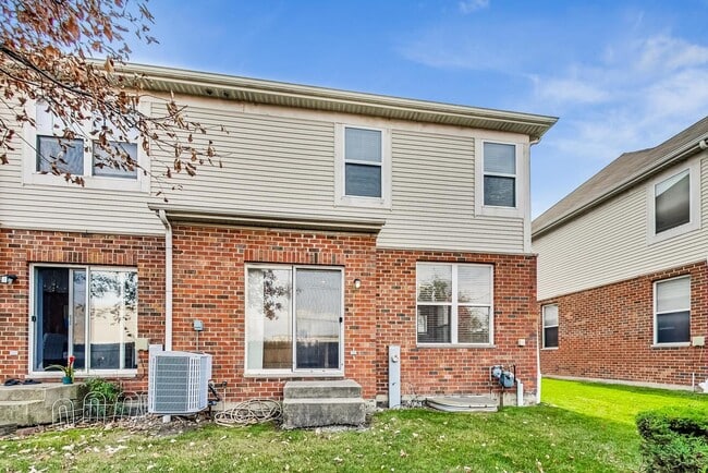 Building Photo - 1686 Buckingham Dr