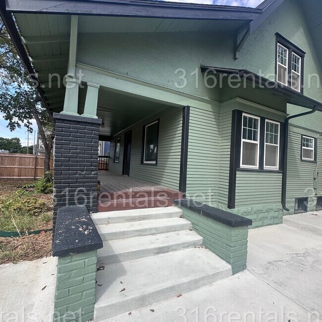 Building Photo - 420 S Osage St