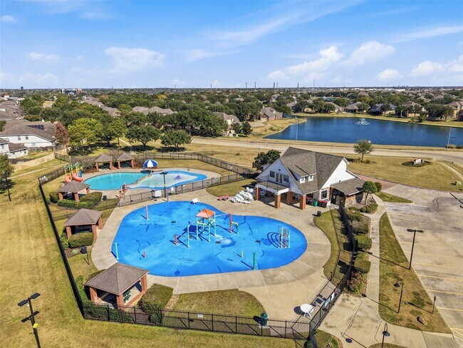 Building Photo - 26038 Palmdale Estate Dr