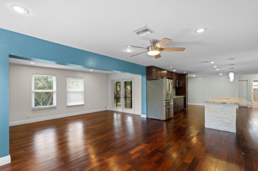 Building Photo - 2996 Cardinal Dr
