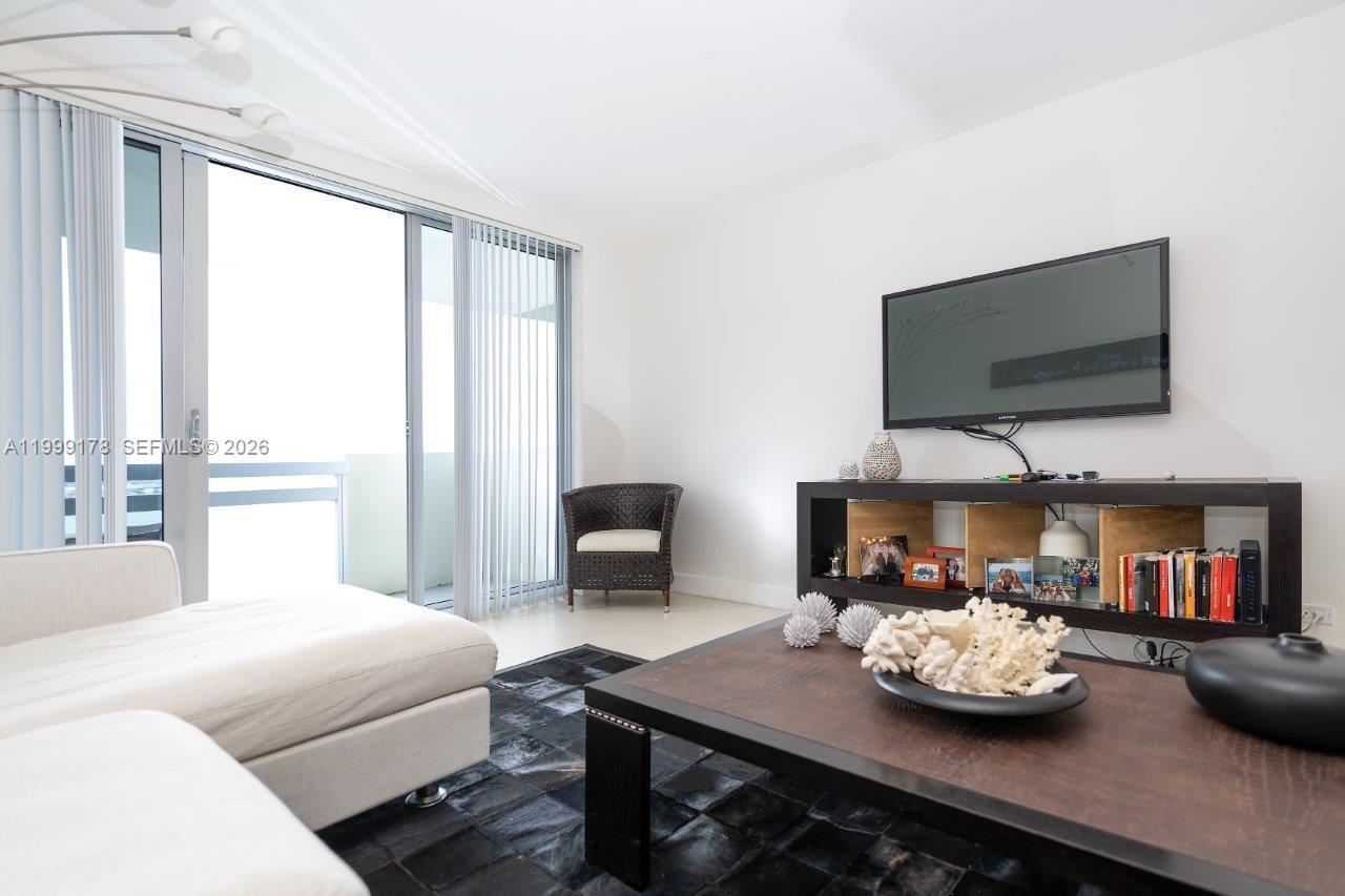 Building Photo - 1500 Bay Dr