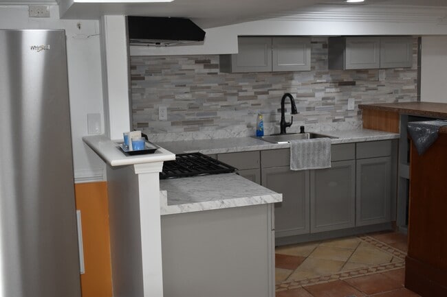 Building Photo - 6308 Joslyn Pl