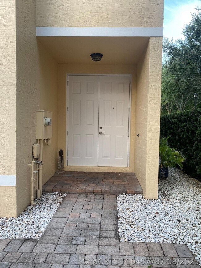 Building Photo - 6300 Landings Way