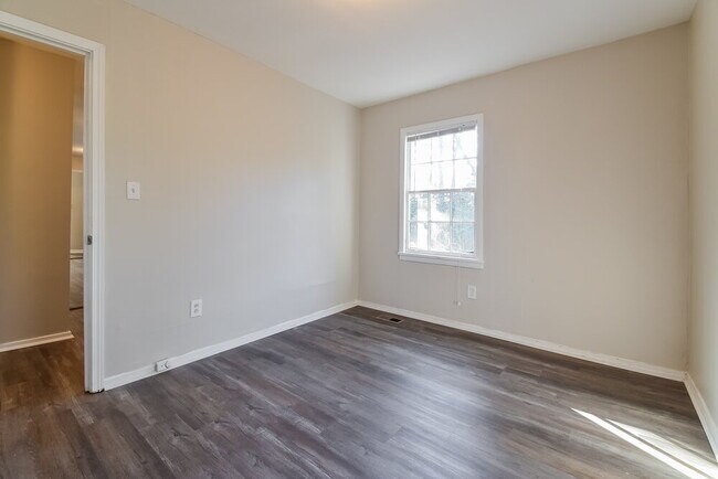 Building Photo - 842 Bonneville Terrace NW