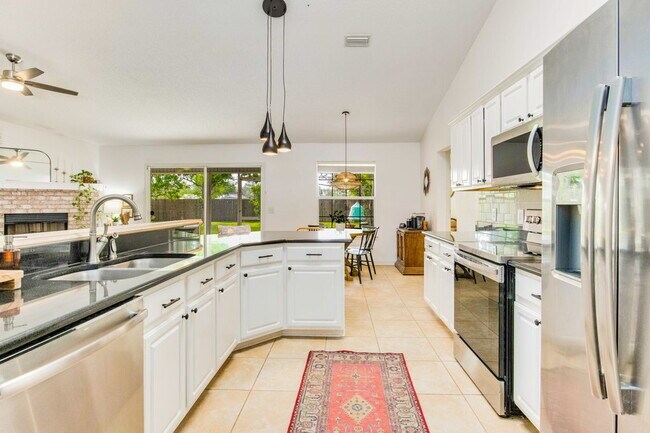 Building Photo - Available first week of May!