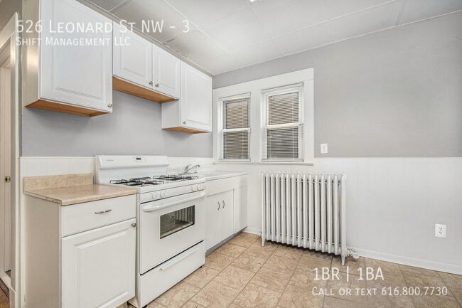 Building Photo - 526 Leonard St NW