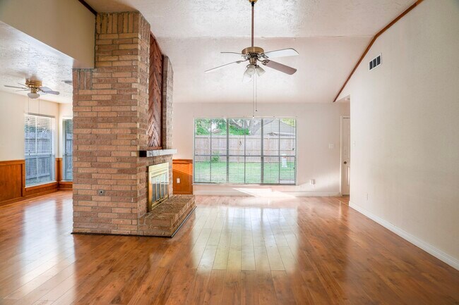 Building Photo - 22018 Kenlake Dr