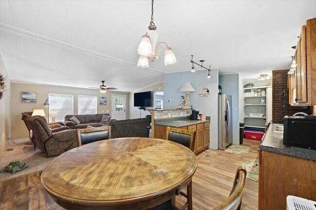 Building Photo - 6715 W Richard Dr