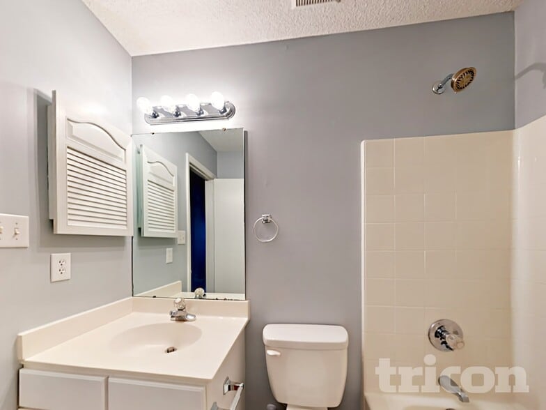 Building Photo - 1709 Jeffrey Bryan Dr