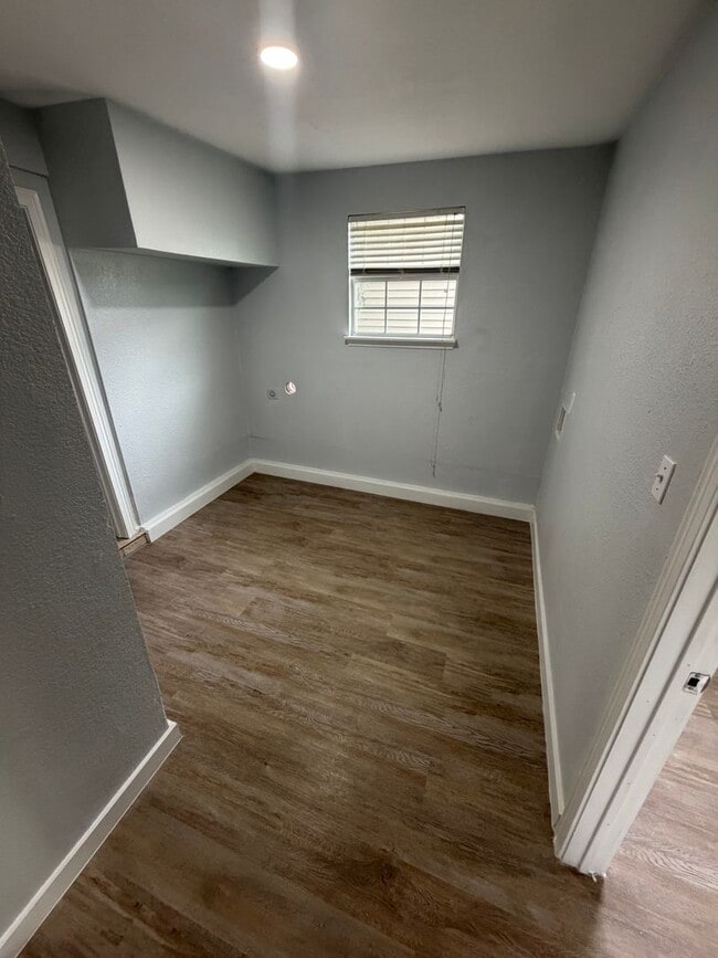 Building Photo - 3002 Shenstone Dr