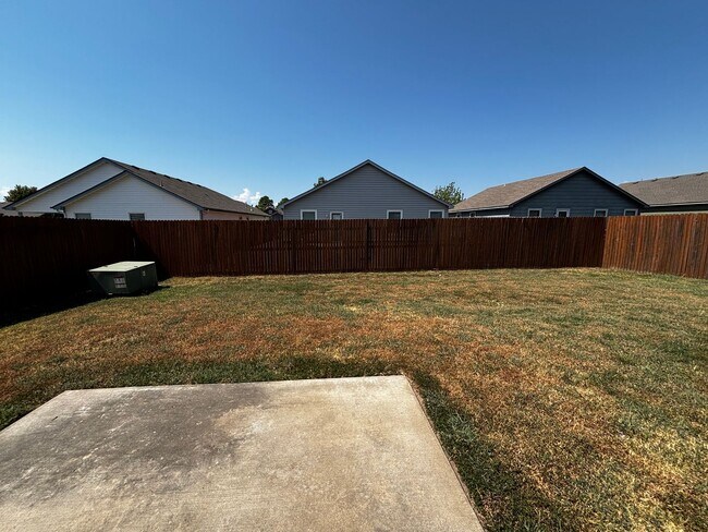 Building Photo - 11084 N 116th E Ave