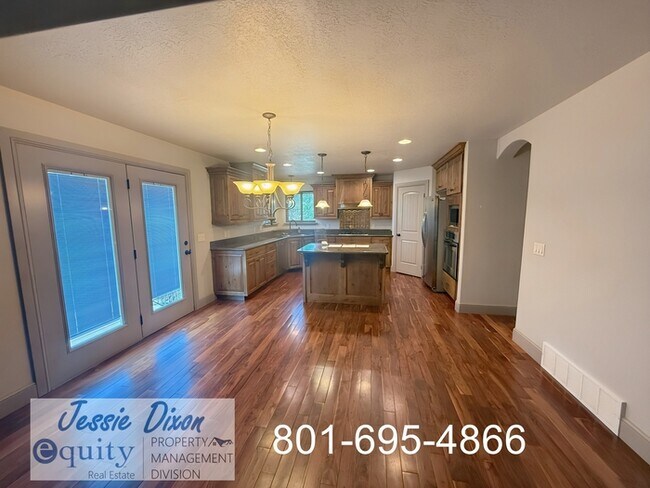 Building Photo - 5725 Brook Cir