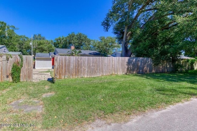 Building Photo - 1058 Willis Dr