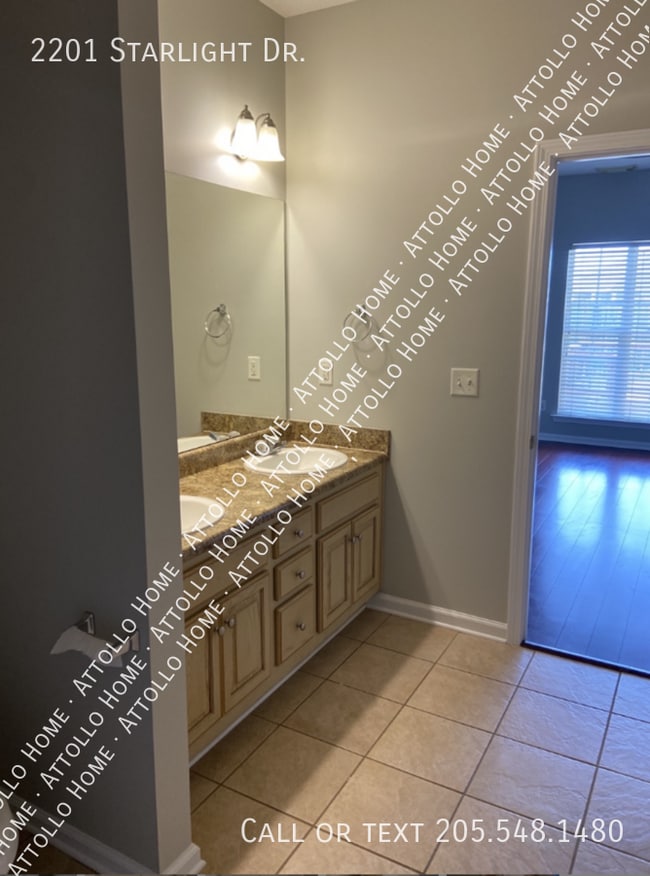 Building Photo - 2201 Starlight Dr