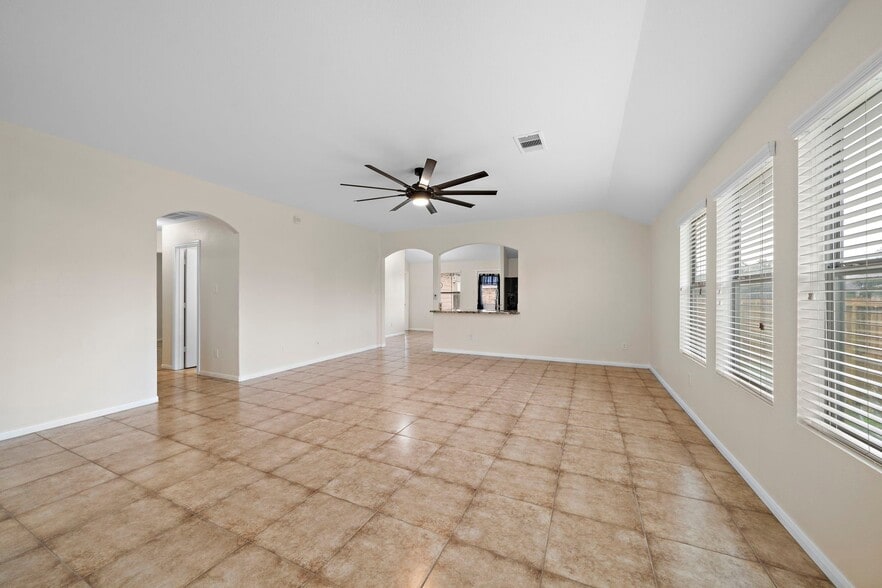 Building Photo - 114 Mustang Stampede Dr