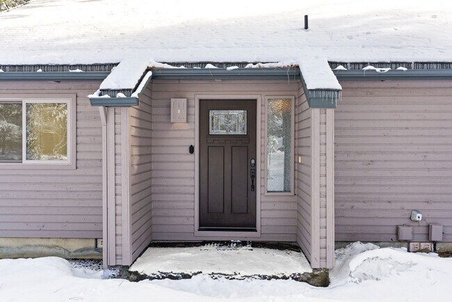 Building Photo - 5 Sandhill Ln