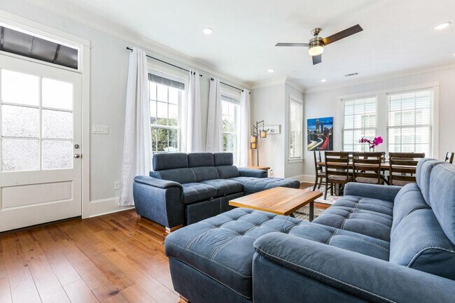 Primary Photo - 1216 Carondelet St