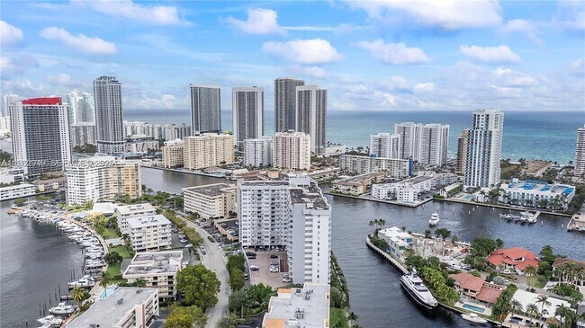 Building Photo - 137 Golden Isles Dr