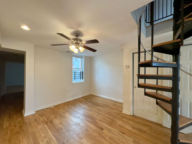 Building Photo - Apartment in Upper Fells Point!