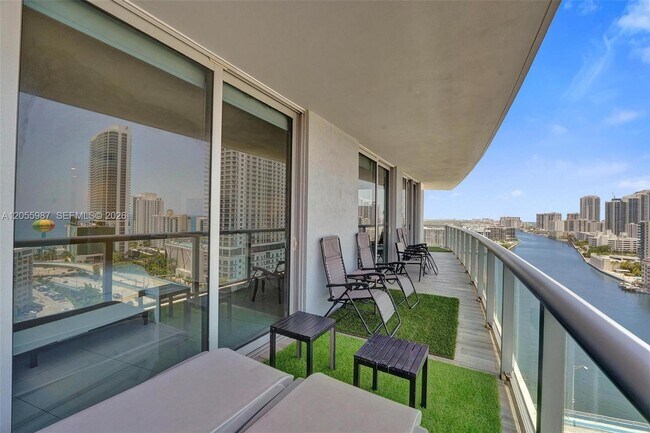 Building Photo - 2600 E Hallandale Beach Blvd