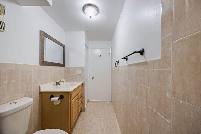 Building Photo - 470 NW 20th St