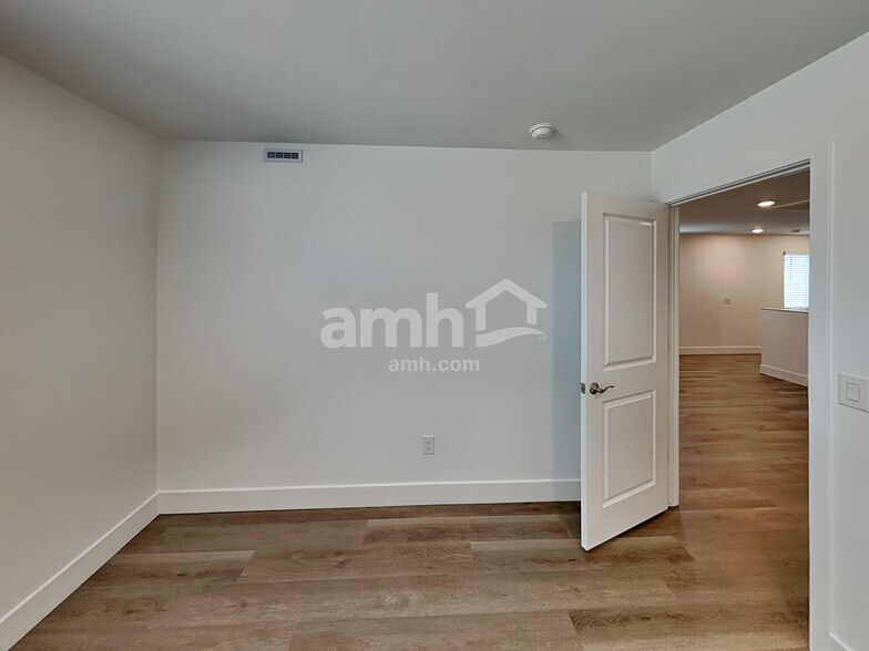 Building Photo - 9629 Harkes Dr