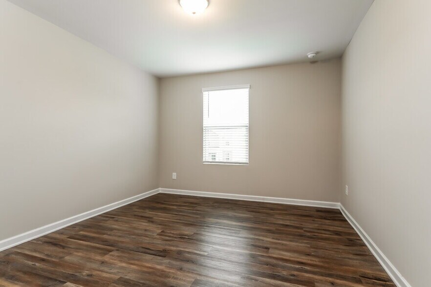 Building Photo - 3755 Place Dr