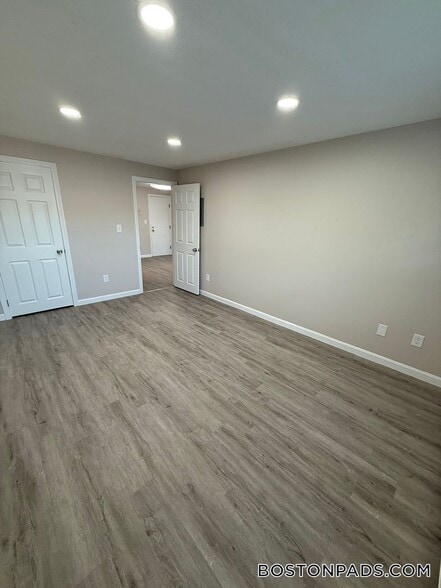 Building Photo - 53 Ridgewood Ln