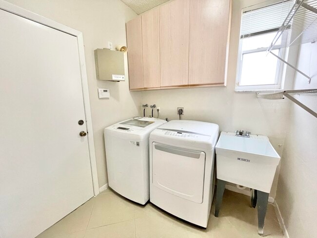 Building Photo - 9593 Tavernier Dr