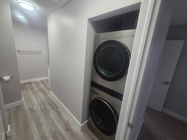 Building Photo - 8470 Everett Way