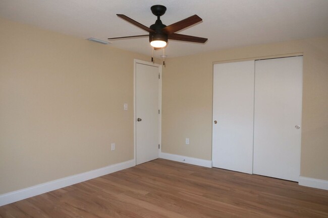 Building Photo - 7160 Lenape Cir