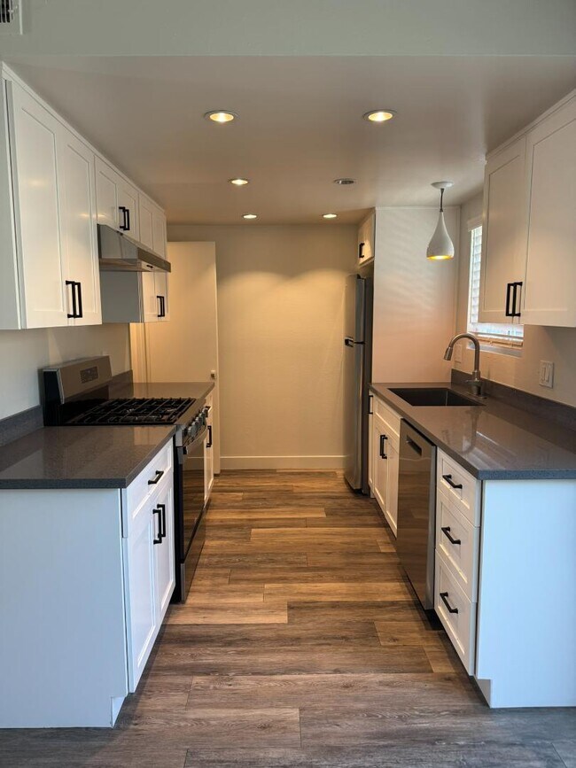 Building Photo - 2170 Via Sonora