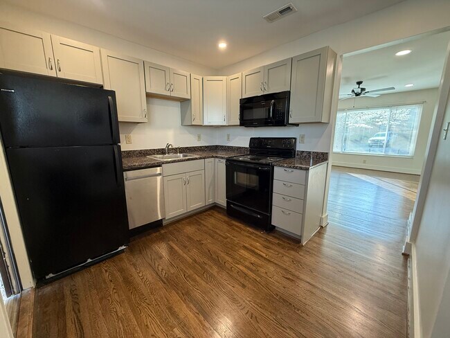 Kitchen - 1865 Montclaire Ln
