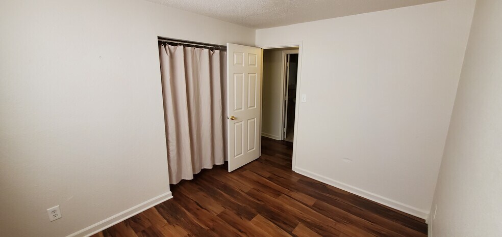 Building Photo - 5810 Oneida St